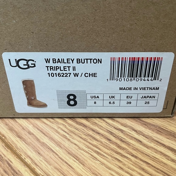 ugg bailey button boots - Picture 2 of 6